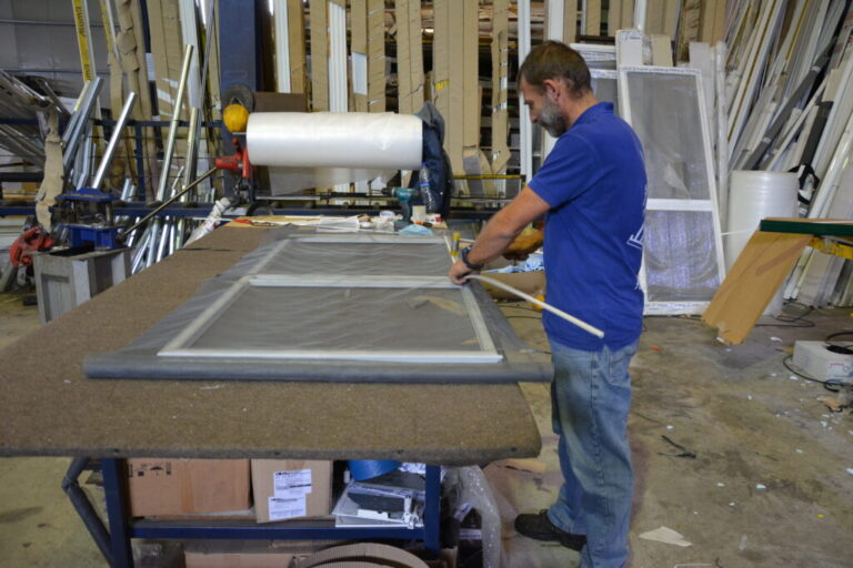 Η Ομάδα μας 21 Υπεύθυνος Τμήματος Μεταποίησης Σιδήρου & Αλουμινίου. Κατασκευή ρολών, σιτών & γκαραζοπορτών