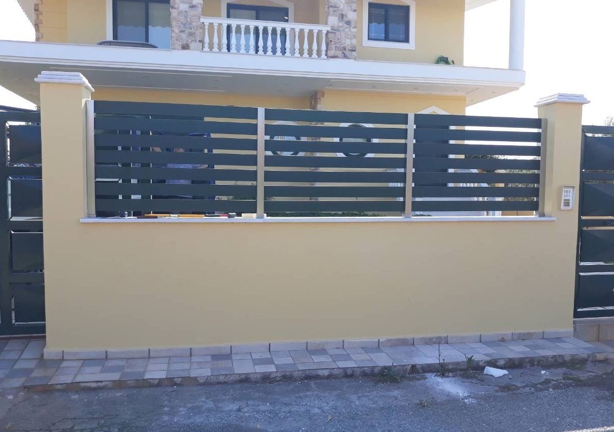 Περίφραξη αλουμινίου σε κατοικία στο Καλό Νερό Κυπαρισσίας