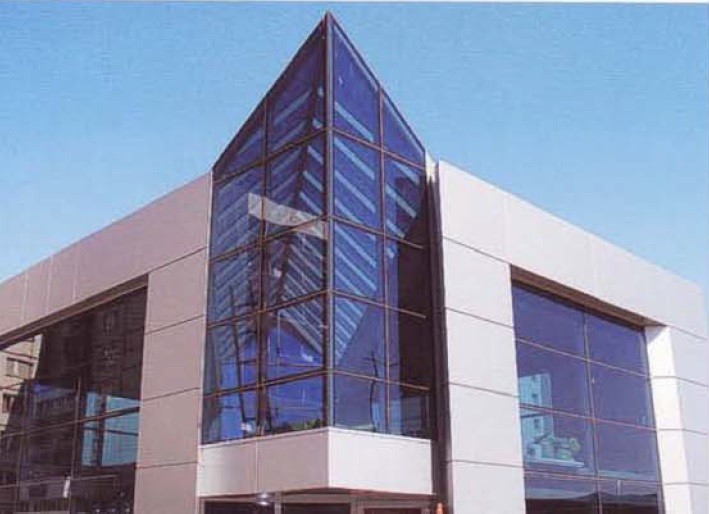 Υαλοπέτασμα επένδυσης κτιρίου Alumil Smartia J-Bond