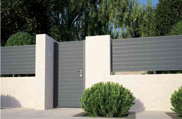 Αυλόπορτα αλουμινίου Aluminco Blind H με οριζόντιο ραμποτέ