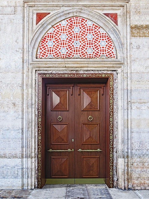 Πόρτα ασφαλείας Golden Door μασίφ με χρυσό σκάλισμα