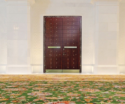 Πόρτα ασφαλείας Golden Door μασίφ με χρυσά διακοσμητικά